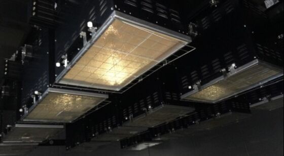 Hot-Spot-Belastungstestkammer / BBA-Konstant-Sonne-Simulator für natürliches Licht, Photovoltaikmodul-PV-Alterungstestgerät